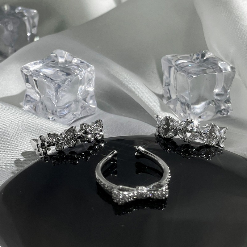 This is a light luxury butterfly zircon open ring from Japan and South Korea. It features a sweet, cool, and high-end design with a unique style. It is a versatile and fashionable ring Application Scenario