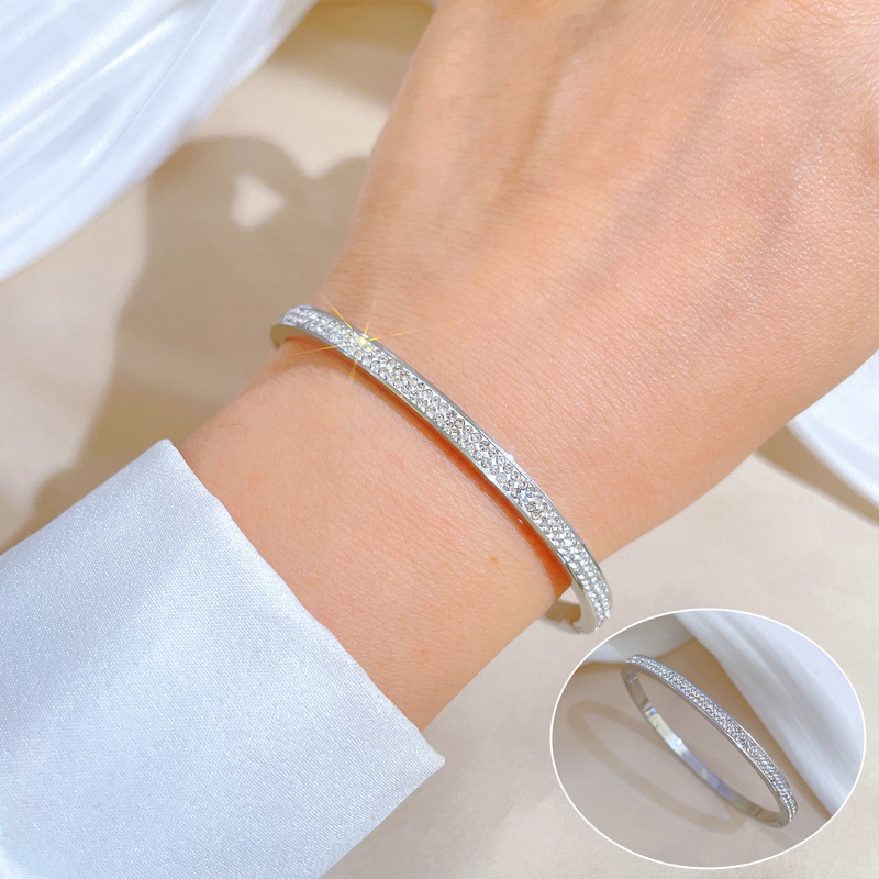 【 All-titanium Steel 】 European and American INS style light luxury titanium steel bracelet, minimalist cross-border retro full diamond stainless steel jewelry Specification drawing