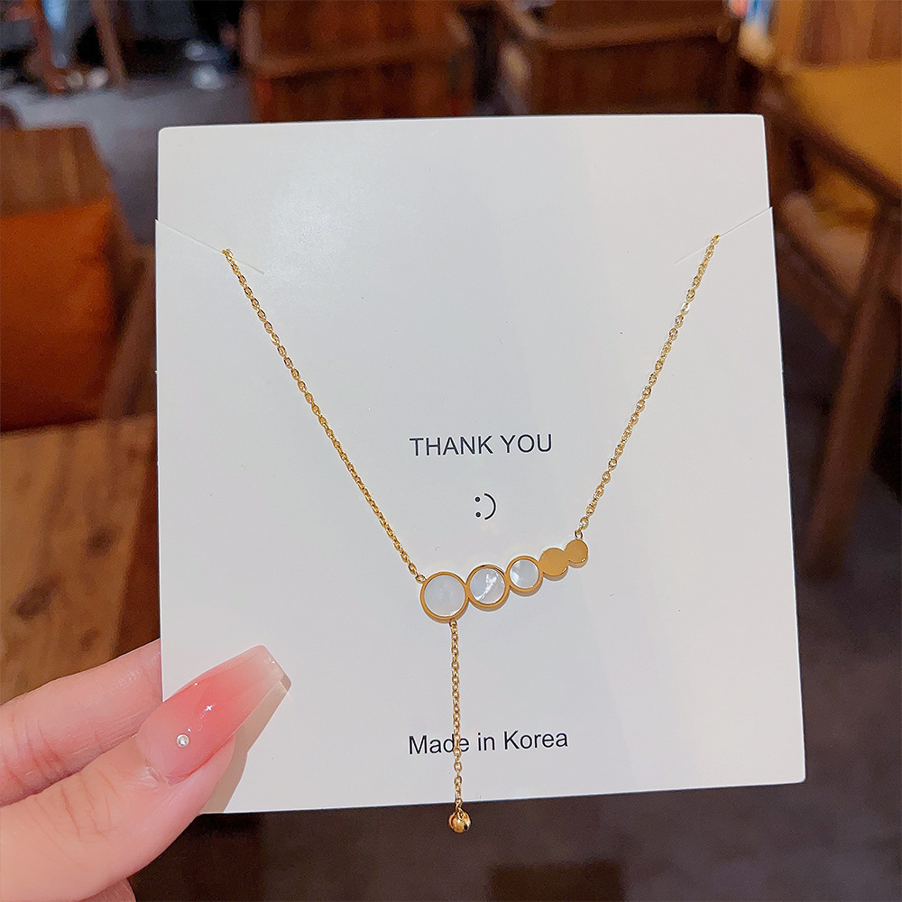 This sweet Japanese and Korean metal mother-of-pearl titanium steel tassel necklace is a niche design for women. It features a cool and cool collarbone chain in autumn and winter full figure