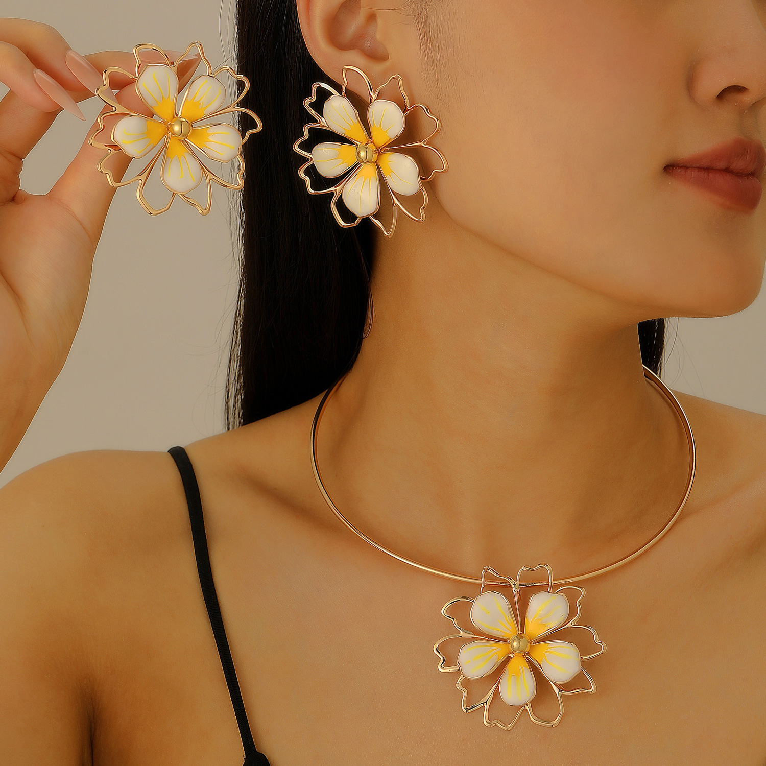 Cross-border European and American colorful and fresh oil-drip flower stud necklaces, women's design sense, hollowed-out double-layer petal jewelry details Picture