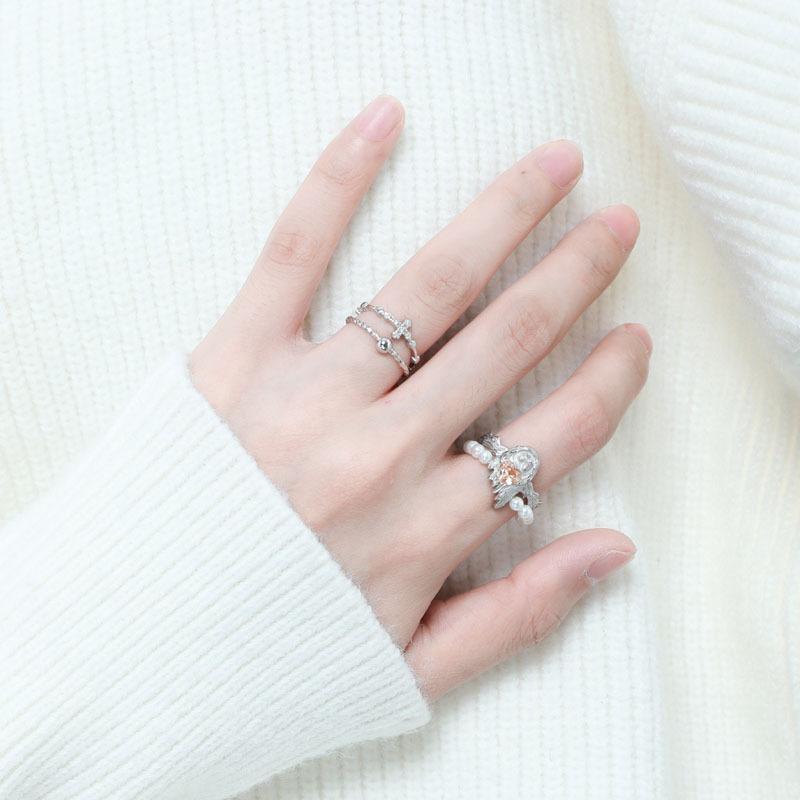 A niche design with a high-end feel, simple and versatile, plain ring with an open opening, a cold style for women to wear on Instagram, and a unique ring trend Application Scenario