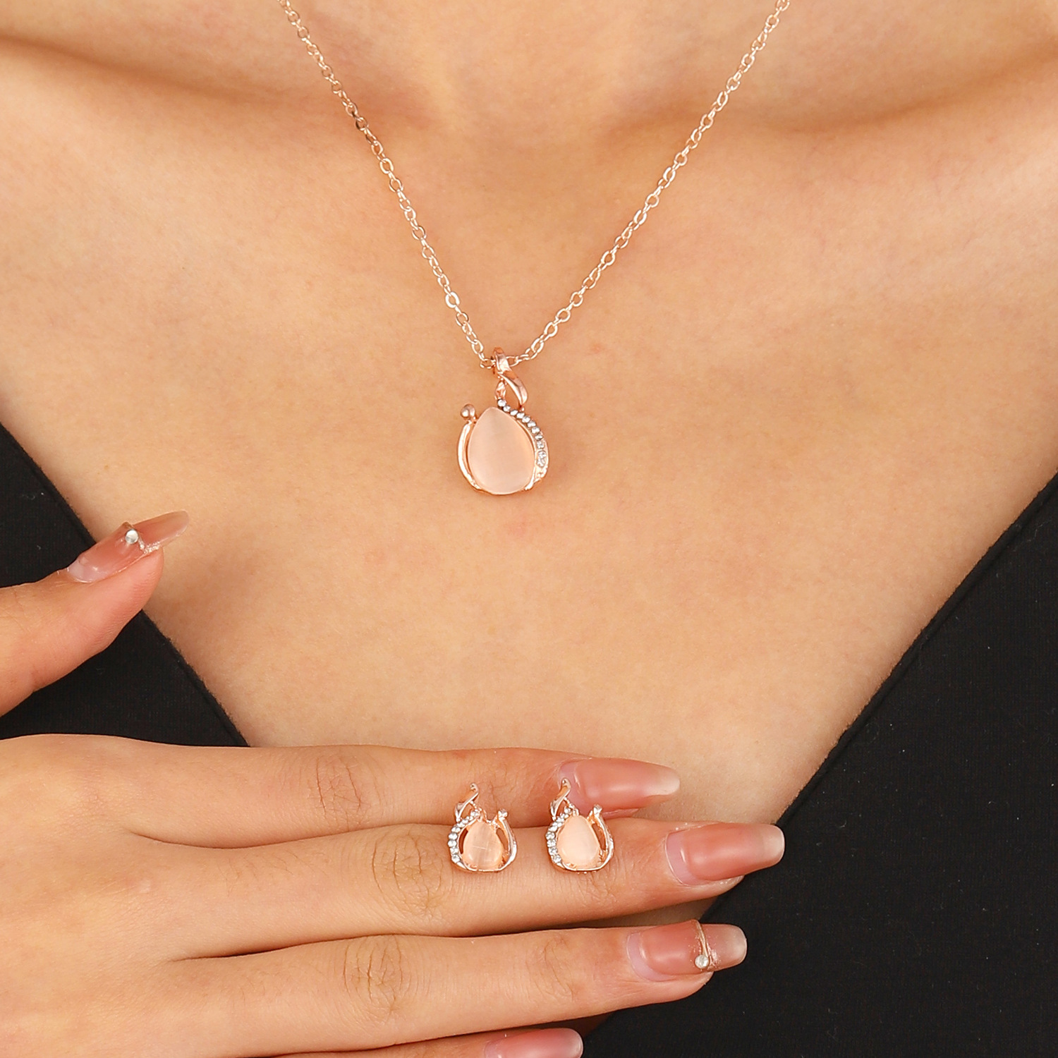 A new European and American bridal jewelry set, featuring a simple crystal cat's eye stone teardrop-shaped necklace and earrings, as a two-piece accessory Specification drawing