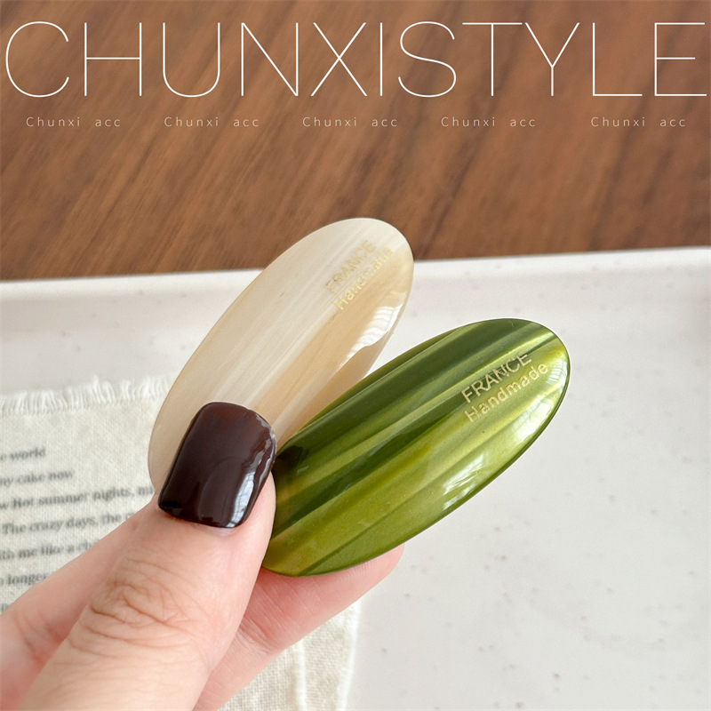Fever blogger's same oval small hair clip ~ Korean France French side clip, retro bangs clip, duckbillback clip Application Scenario
