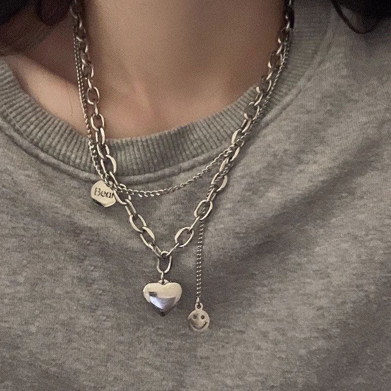 Sweet and cool hot girl titanium steel non-fading heart-shaped sweatshirt necklace, women's light luxury niche accessory 2024 new hip-hop necklace full figure
