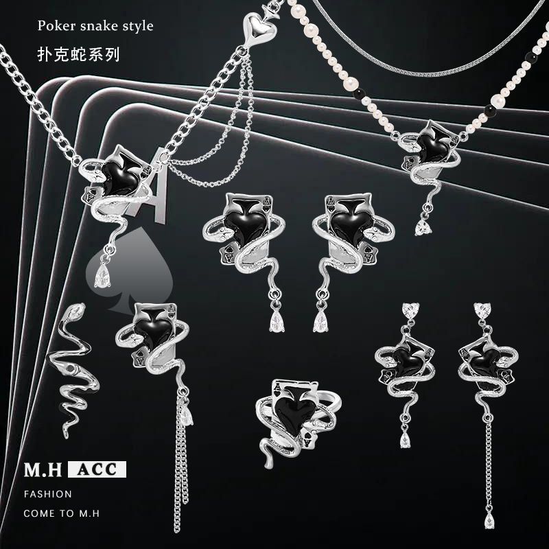 Dark poker card snake necklace, a niche female design sense collarbone chain, original Ins-style hip-hop punk square pendant full figure