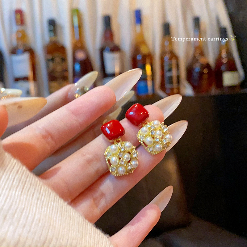 Korean high-end sparkling diamond pearl earrings, women's retro charm, Ankela red oil-dropping stud earrings, versatile and best-selling earrings full figure