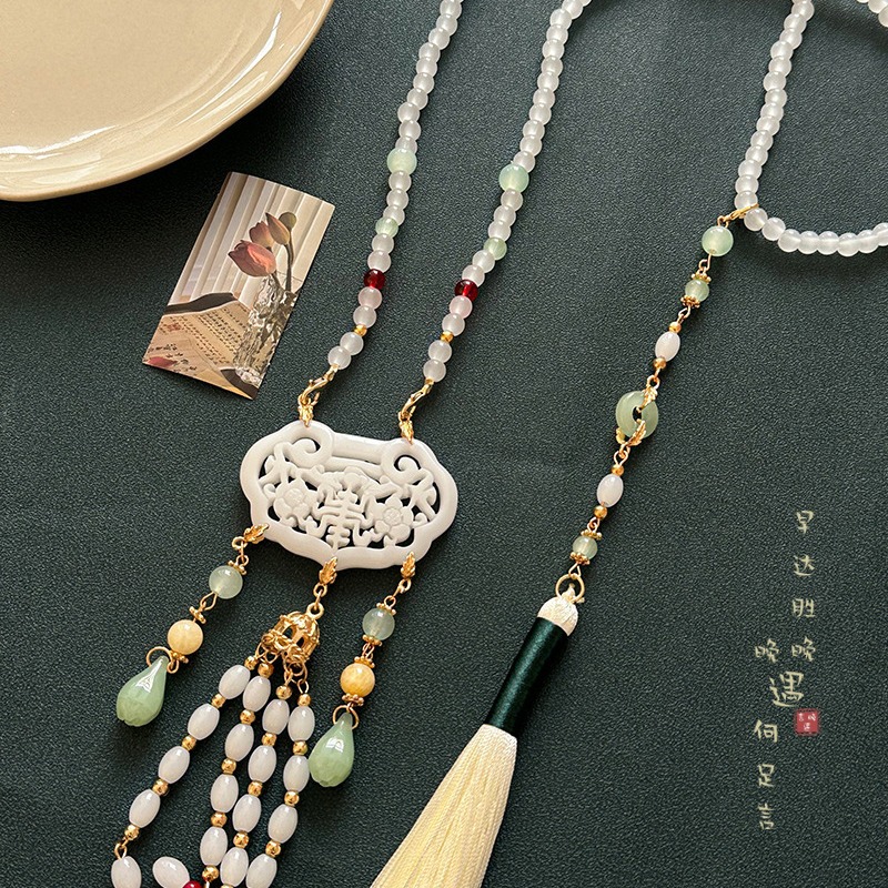 "Xiangyun" New Chinese-style white chalcedony pearl necklace, women's ancient-style necklace, cloud-backed tassel beaded dress accessory Item Picture