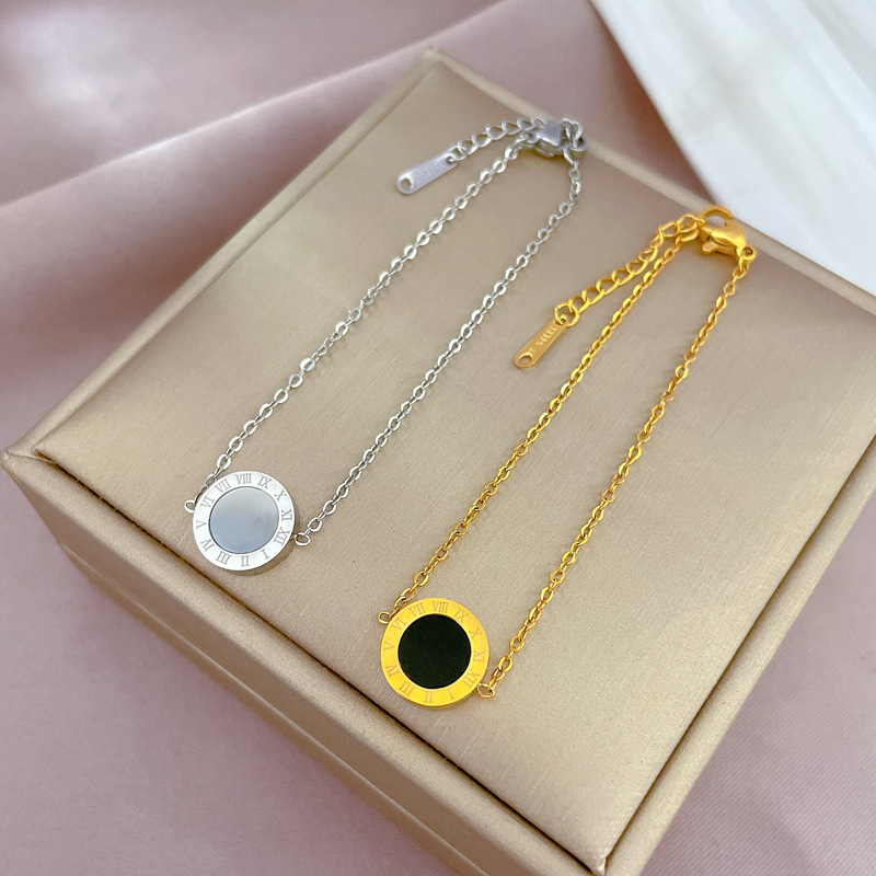 【 All-titanium Steel 】 Dongdaemun furnace gold electroplated personalized Roman mother-of-pearl bracelet, a female Internet celebrity's retro best friend Application Scenario