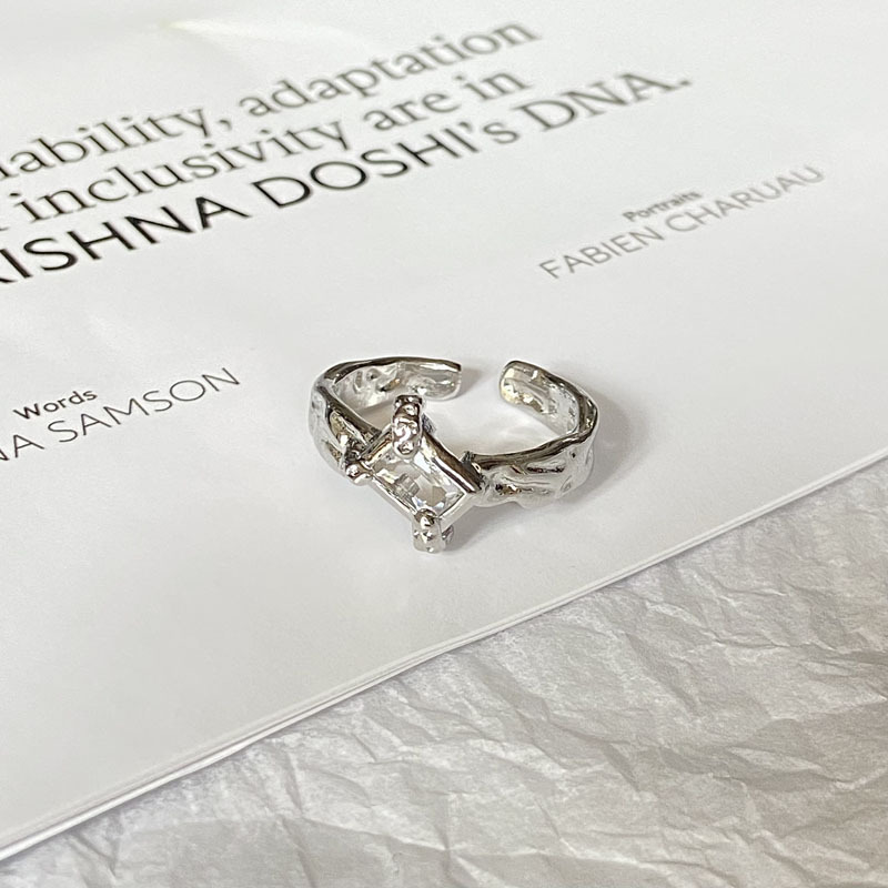 A niche design, high-end and cold style, irregular personality ring, women's geometric zircon retro open ring index finger ring Application Scenario