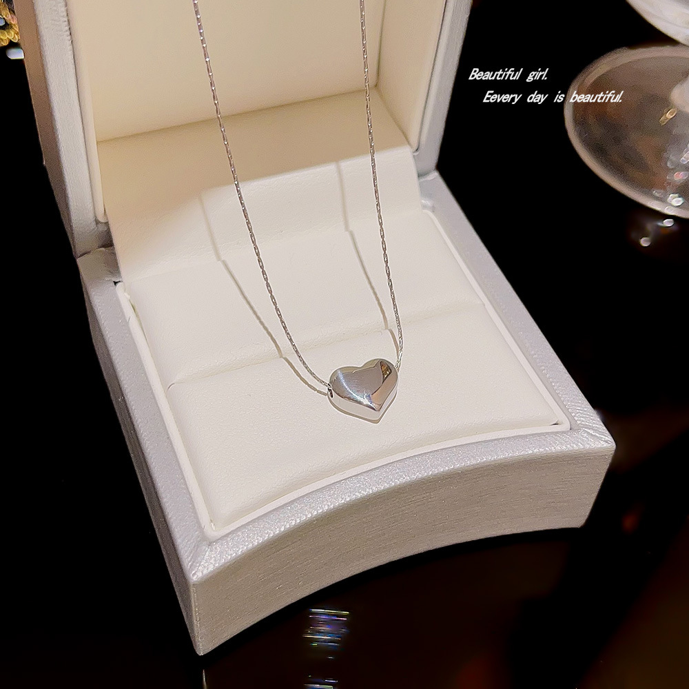 Genuine gold electroplated titanium steel necklace, light luxury and niche women's neckchain, Korean version of the heart-shaped collarbone chain accessory used by Instagram influencers details Picture