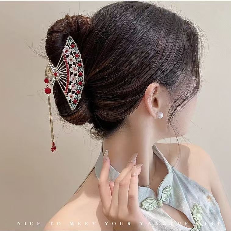 Chinese-style classical, ethereal and high-end pearl grabber for women, large headwear at the back of the head, hairpins, hair clips, shark clips full figure