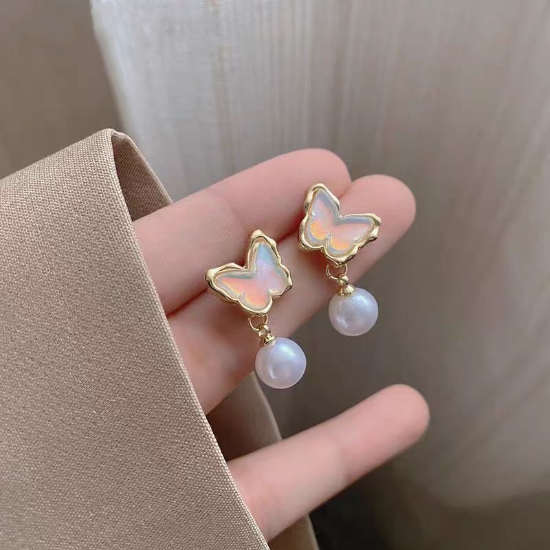 Spring ice-transparent blue butterfly Earrings for Women 2025 New bestseller, high-end pearl earrings, feminine stud earrings Application Scenario