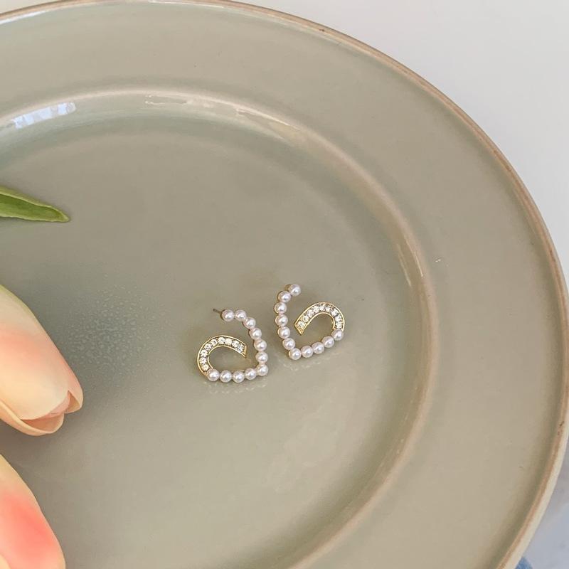 The new 2025 Dongdaemun pearl heart-shaped diamond stud earrings from South Korea are elegant, versatile and have a strong sense of design Specification drawing