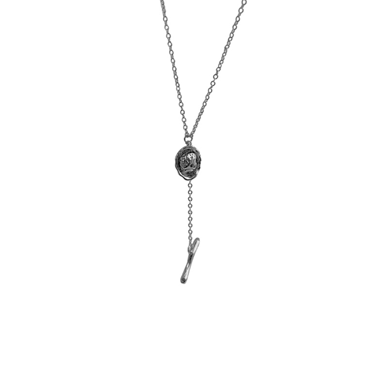 Gold pendant necklace 2023 new style light luxury niche collarbone chain accessory sweater chain, feminine style Item Picture