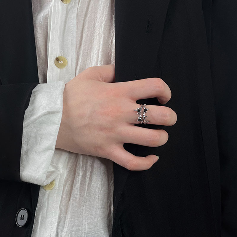 Dark, niche, thorny, black zircon open ring for women's design, a unique and high-end hip-hop punk versatile ring trend Application Scenario