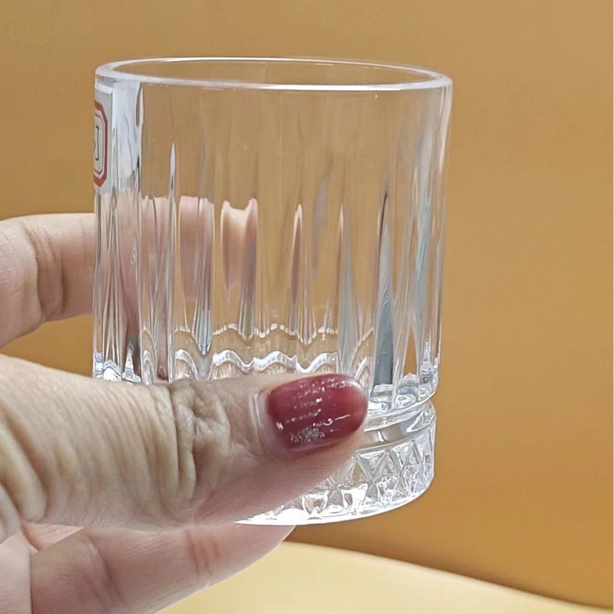 New Hongli whisky 100ML wine glass, white spirit glass, striped glass, crystal white wine glass, KTV, bar, restaurant, home use Item Picture