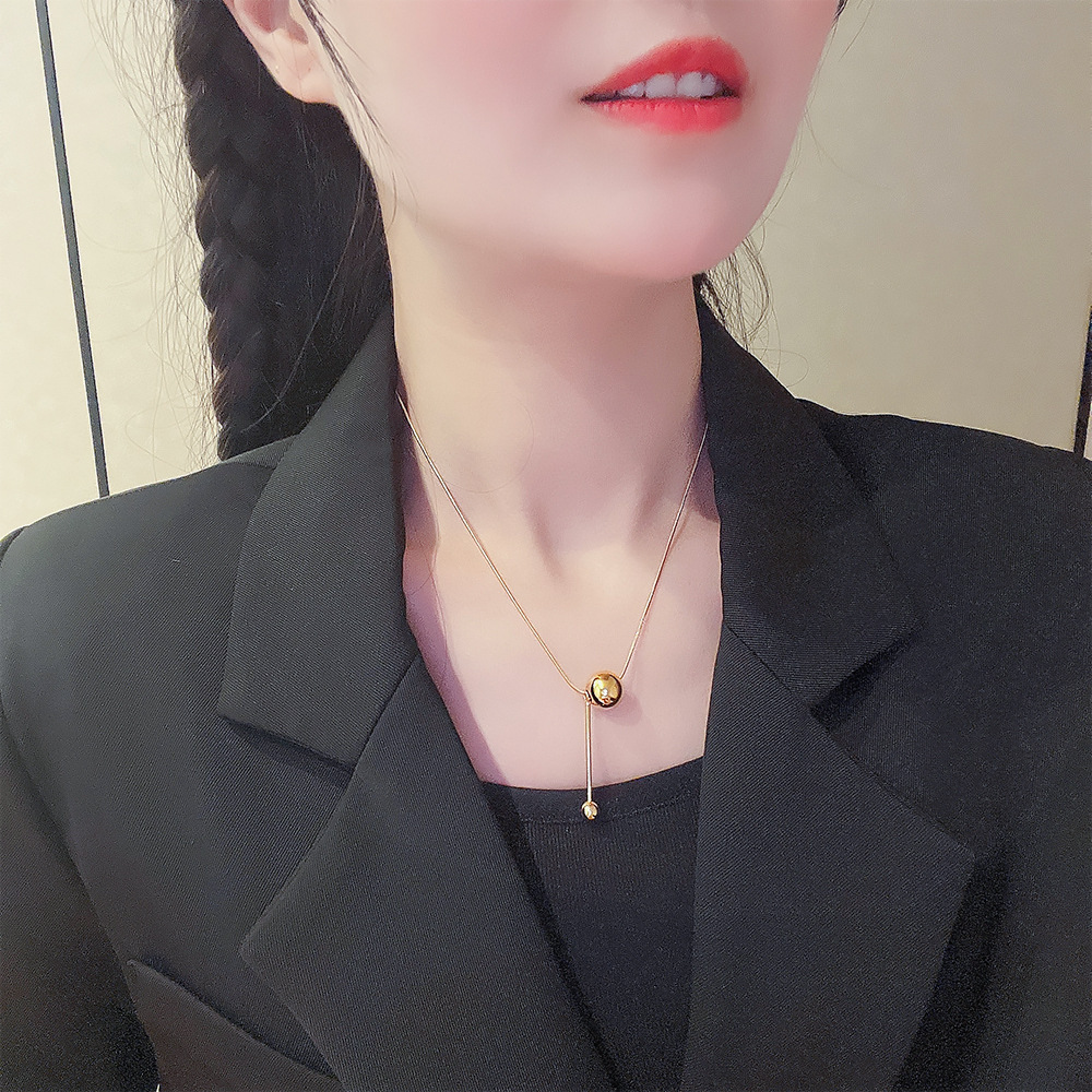 Wholesale of 18K small gold ball tassel necklaces from Japan and South Korea for women. Simple love bean titanium steel collarbone chain design necklace accessory Specification drawing