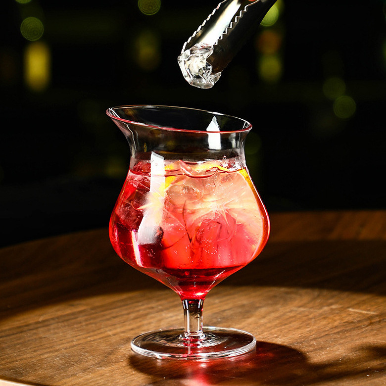 High-footed beveled mouth doll cup, creative beveled mouth brandy champagne cup, cocktail cup, transparent glass sparkling wine glass Application Scenario