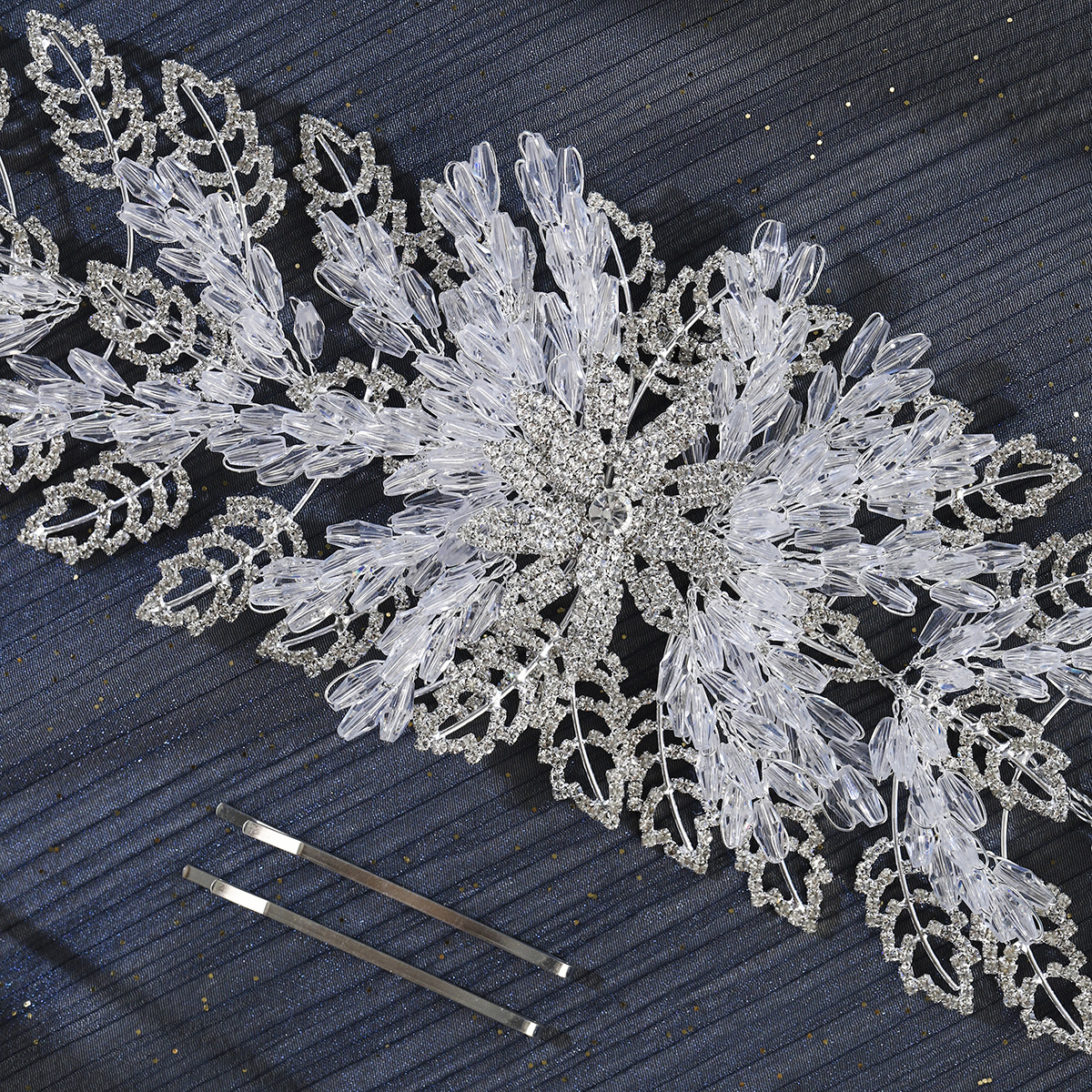 New high-end handcrafted bridal headbands from Europe and America, heavy crystal beaded headbands, grand and luxurious wedding headwear for women Application Scenario