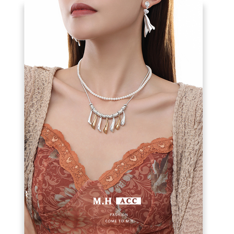 European and American exaggerated pearl necklace accessories for women's summer new double-layer overlapping collarbone chain original niche trendy necklaces full figure