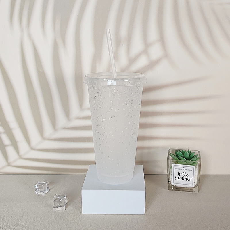 Colorful color-changing creative water cup, sequined glitter powder straw cup, plastic multi-specification straw design, comfortable straw cup Application Scenario