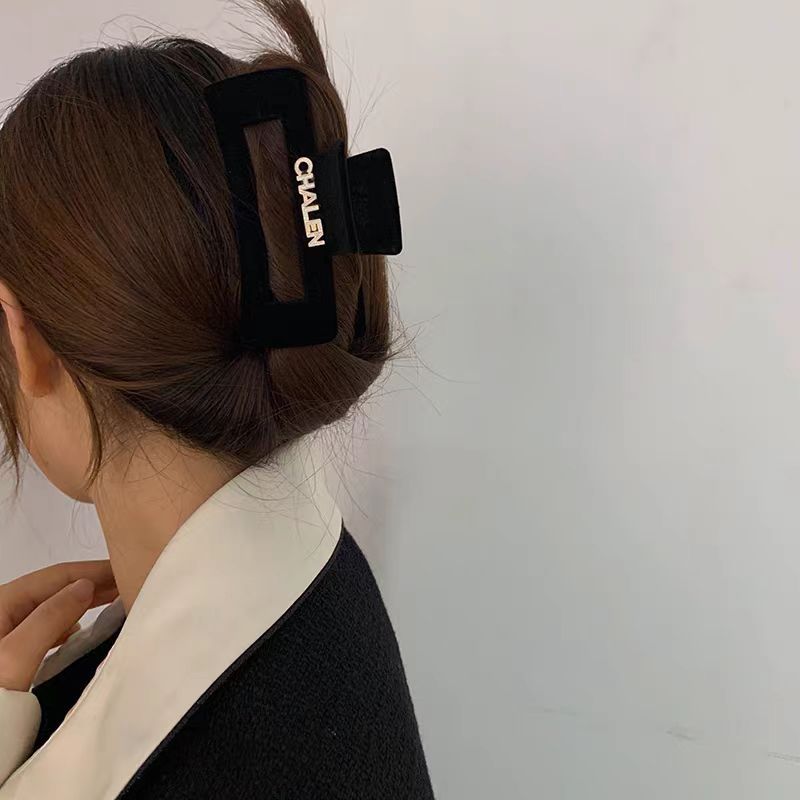 Black velvet hairpin for women's spring and summer French retro chanel-style hairpin, large shark hairpin at the back of the head, headpiece details Picture