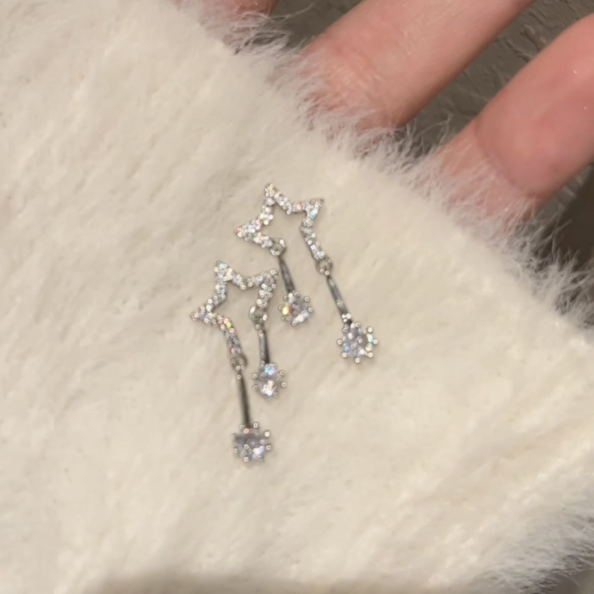 A must-have for sweet girls! Star diamond-encrusted stud earrings, a high-end Instagram-style design, star pendants, and girlish heart earrings full figure