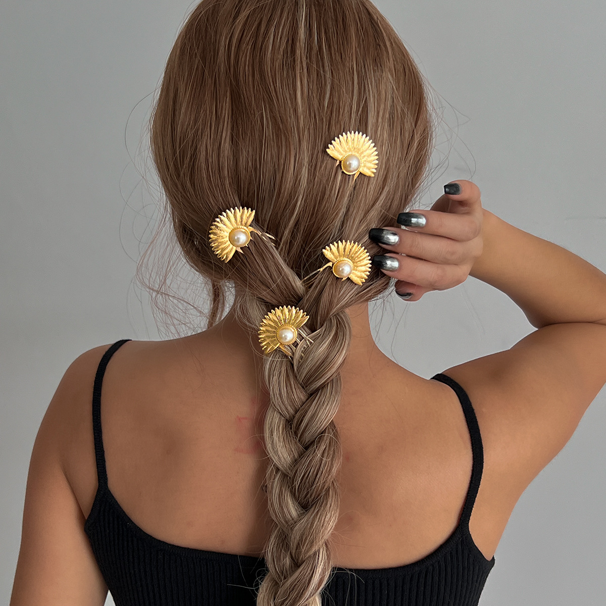 European and American cross-border hair accessories, fashionable pearl imitation fan-shaped eco-friendly hair accessories, new high-end braided hair decoration headwear and hairpins Specification drawing