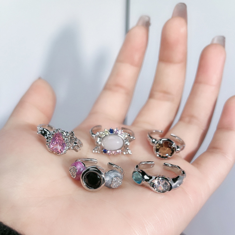 Sweet and cool style, light luxury and high-end, colorful zircon irregular opening ring, a unique, light luxury, fashionable and versatile ring for women Application Scenario
