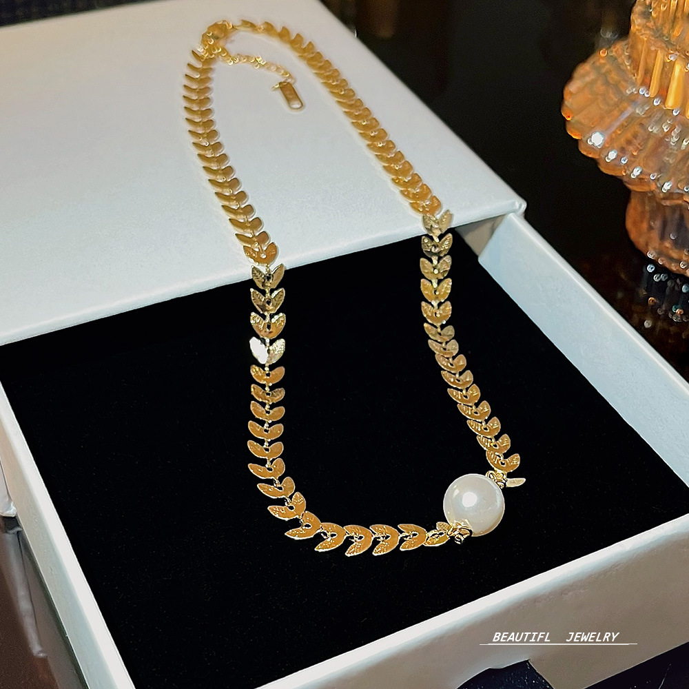 Fashionable French Baroque pearl necklace, high-end design sense, versatile collarbone chain, popular and niche wheat ear neck chain for women Application Scenario