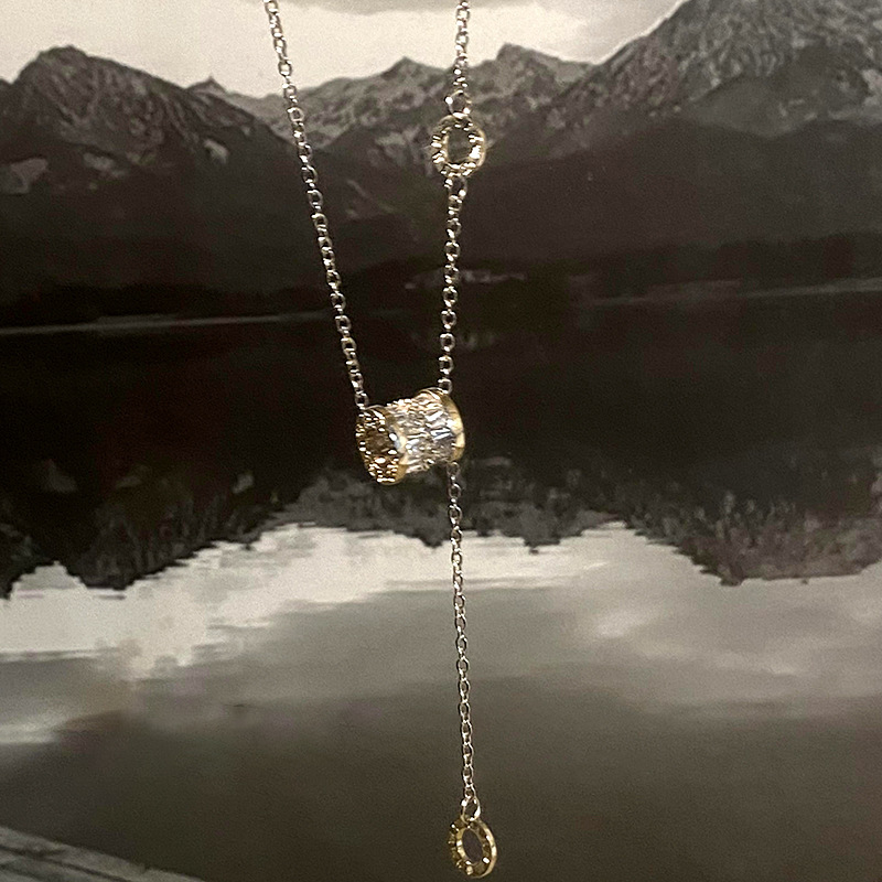Show your elegance! The Sparkling Diamond Mini Waist necklace for women, a light luxury and niche Internet celebrity collarbone chain, is a trendy new style in 2023 details Picture