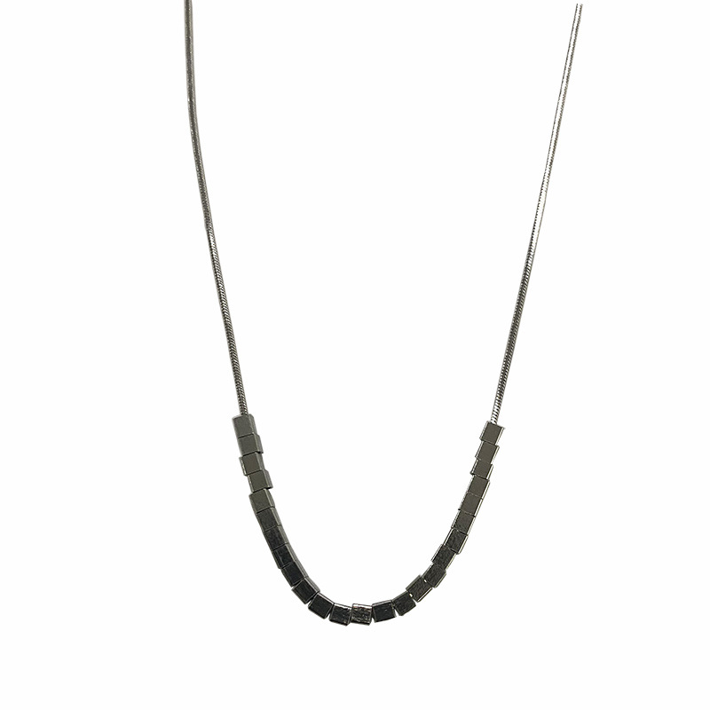 Silver small square necklace for women, 2023 new design sense, niche collarbone chain, light luxury neckchain accessory Item Picture