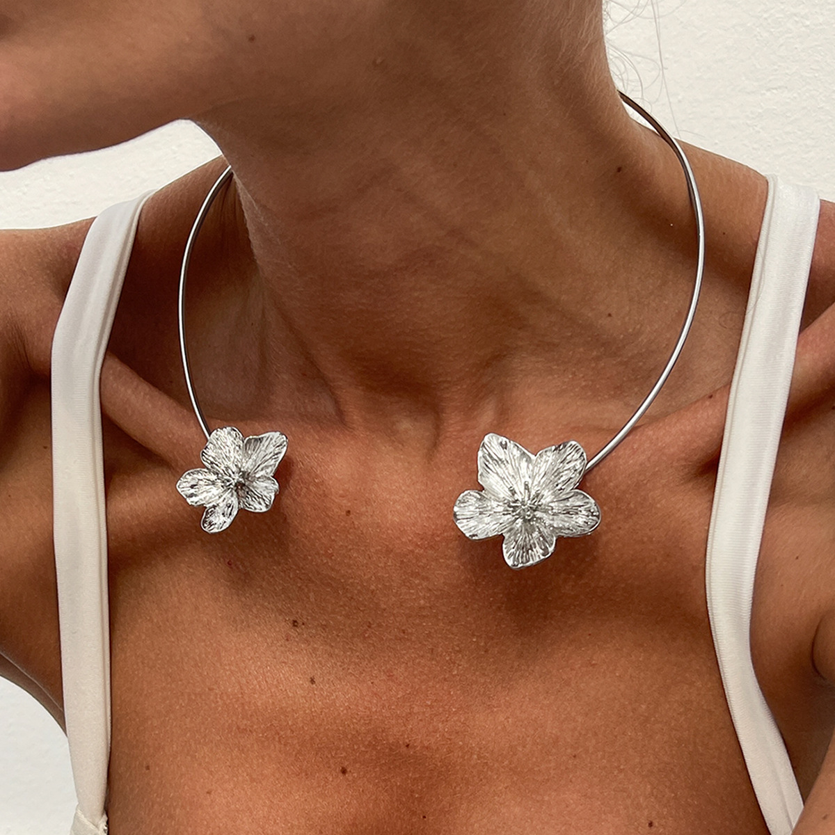 European and American cross-border jewelry, Bohemian vacation starfish alloy necklace, creative and personalized three-dimensional flower necklace Specification drawing