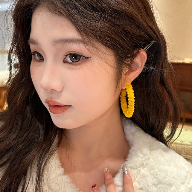 Autumn and winter atmosphere, fashionable multi-color woolen ring ear earrings, women's retro oversized, simple and popular ins style earrings details Picture