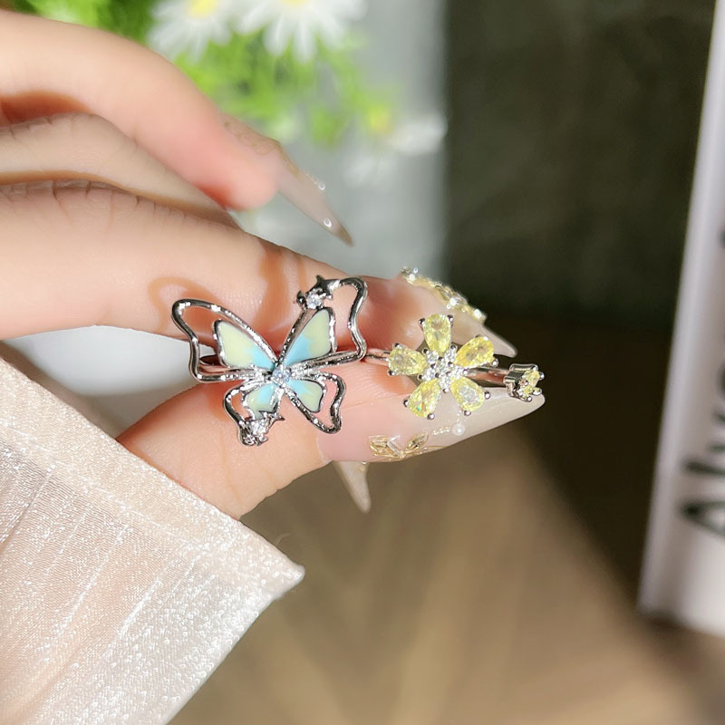 High-appearation-level three-dimensional hollowed-out butterfly dopamine enamel ring, sweet yellow diamond flower light luxury exquisite index finger ring for women full figure
