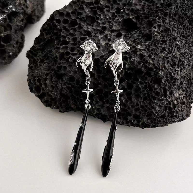 Yunzhiyu Yu Shuxin New Chinese-style earrings, niche ancient Chinese style, unique tassel earrings, cool and refreshing earrings for women Application Scenario