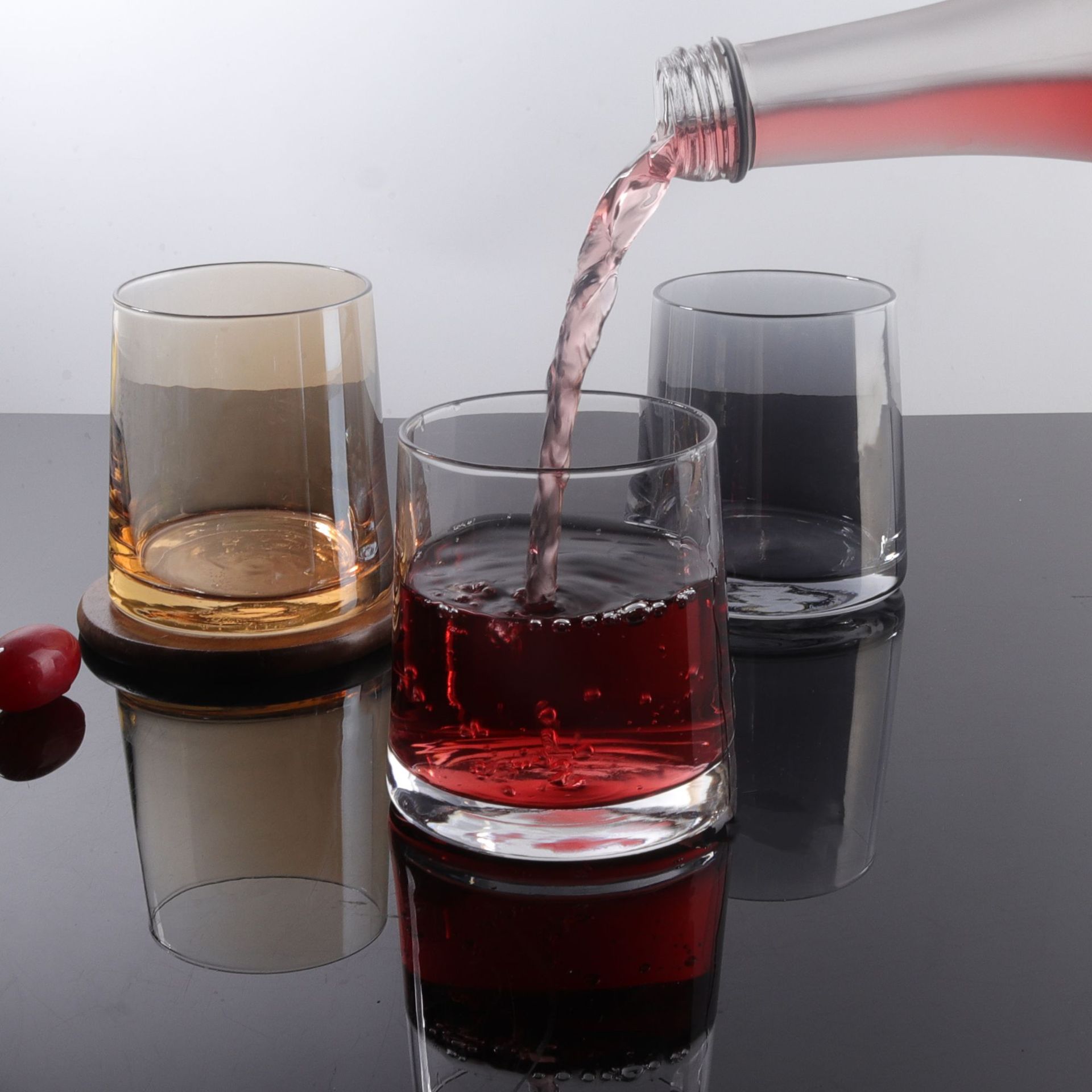 Simple Nordic-style household washbasin cups, hotel couple cups, colorful tooth-washing cups for hotel rooms, and light luxury mouthwash cups full figure