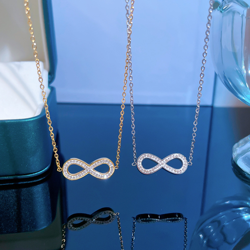 【 All-titanium Steel 】 Bow eyes, minimalist style, real gold necklace inside the furnace, female Instagram influencer collarbone chain accessory Application Scenario