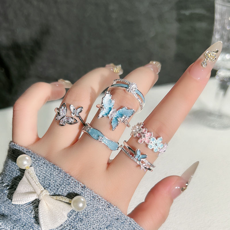 The ice blue butterfly ring is dreamy and dynamic. The butterfly opening ring is a sweet and romantic, light luxury and niche fashion ring for women Specification drawing