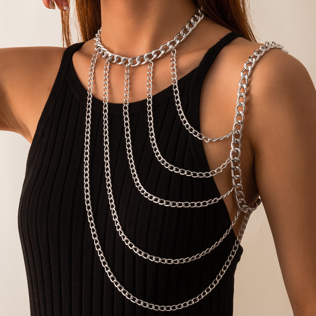 Exaggerated one-piece hollowed-out tassel neck chain, sexy street style metal chain necklace, European and American cross-border snow soft accessories full figure