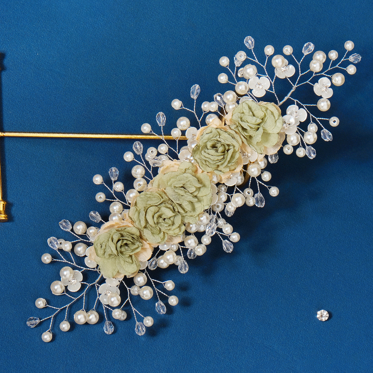 European and American retro bride's hair accessory, forest-themed beautiful floral handcrafted headband, Xiuhe ancient-style photo pressed hair pearl headband details Picture