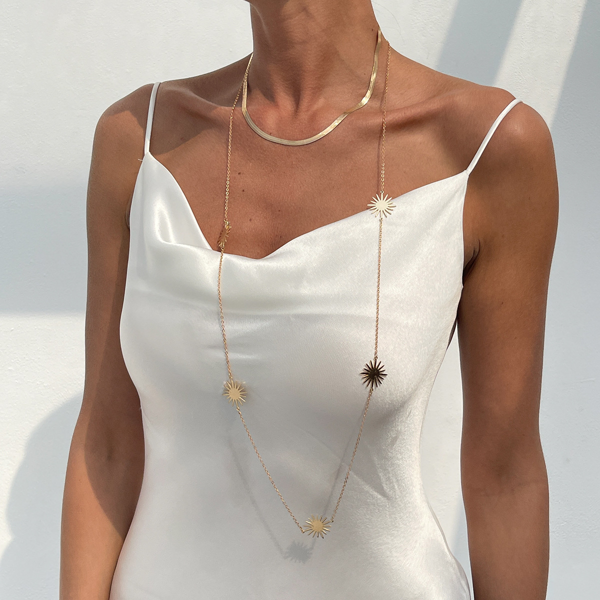 European and American cross-border jewelry, fashionable metallic snake bone chain necklace set, simple and long sun round plate collarbone chain Specification drawing