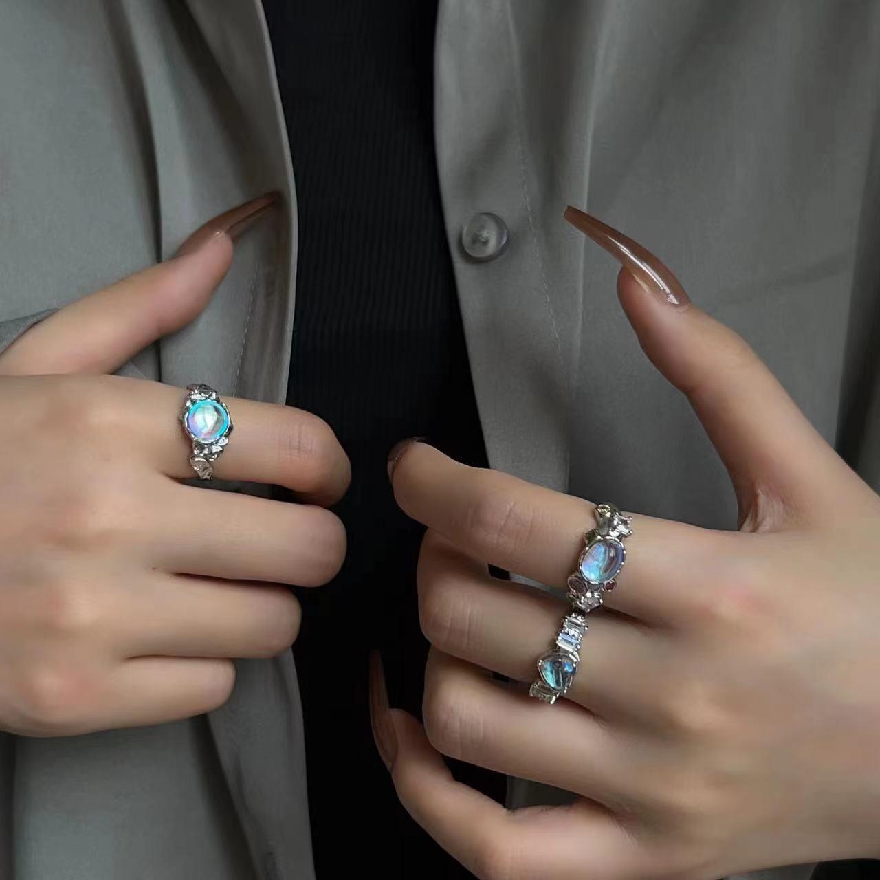 Hyuna's unique and light luxury moonstone, colored zircon open ring, a women's lava niche design ring full figure