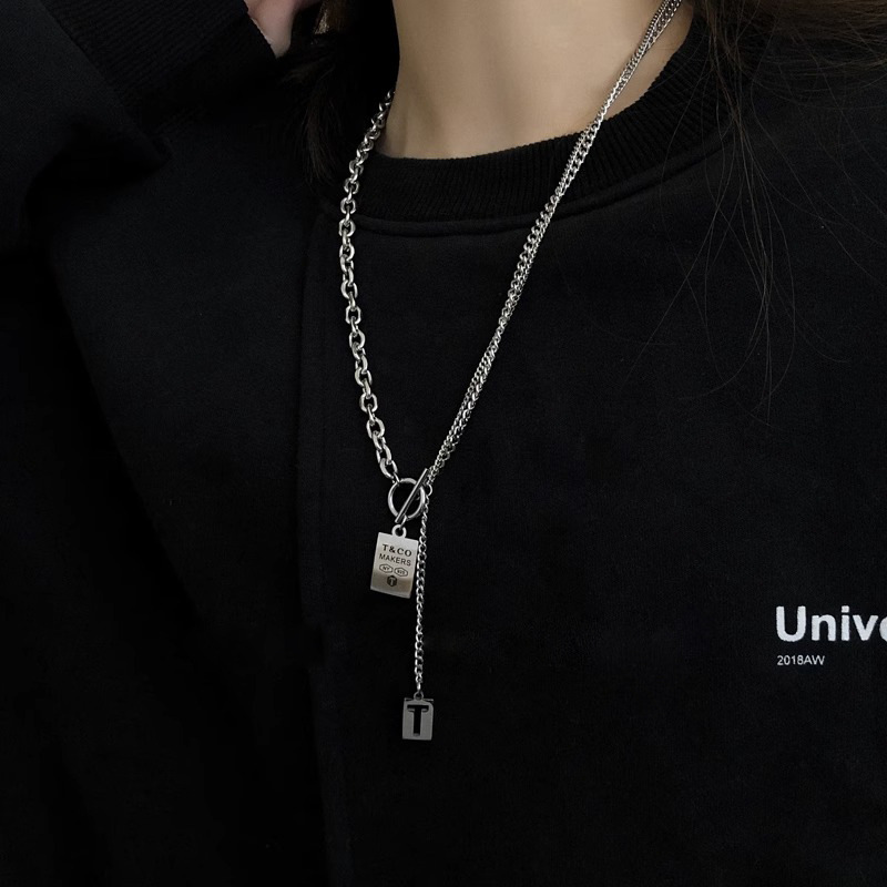 Long titanium steel sweatshirt necklace for women, light luxury and niche, paired with sweater chain, high street men, trendy hip-hop androgical style accessories Application Scenario