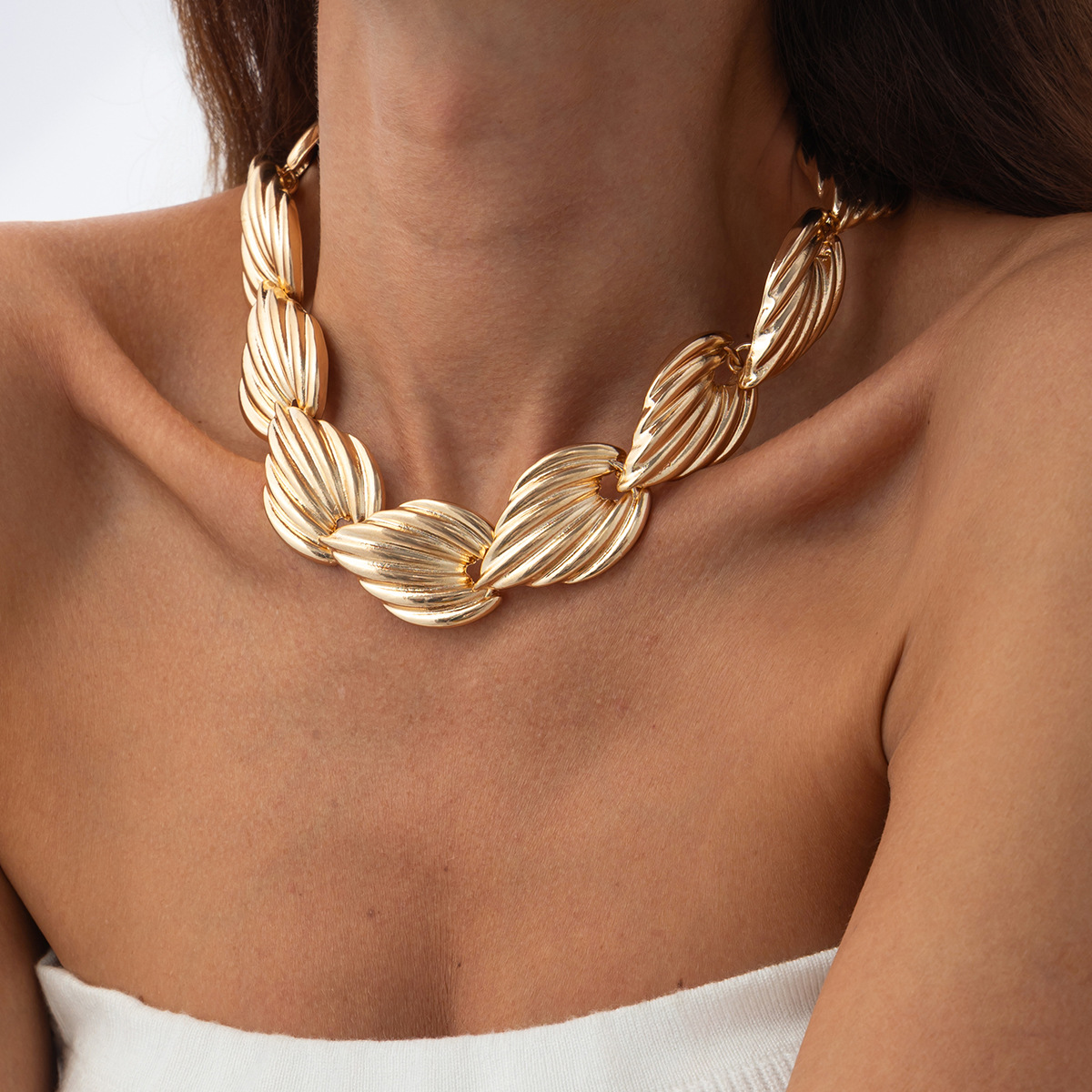 European and American cross-border accessories, ins fashion irregular-shaped shell patchwork Necklace, punk metal feel Necklace necklace full figure