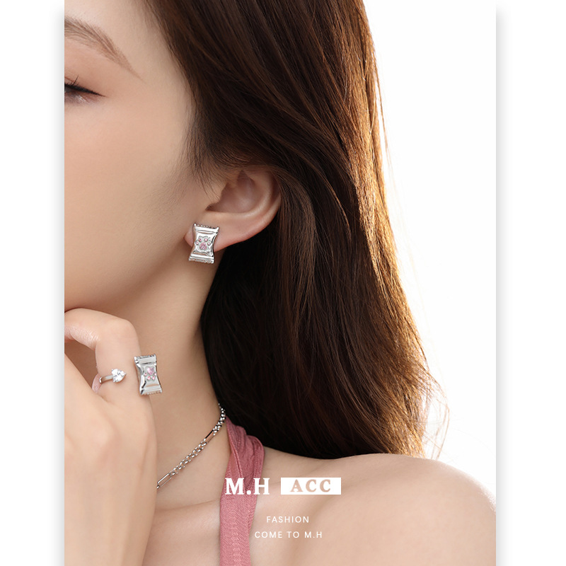 ins Sweet and Cool Cat Paw Candy Earrings 925 High-end Zircon Stud earrings wholesale Fashionable, versatile and cute earrings for women details Picture