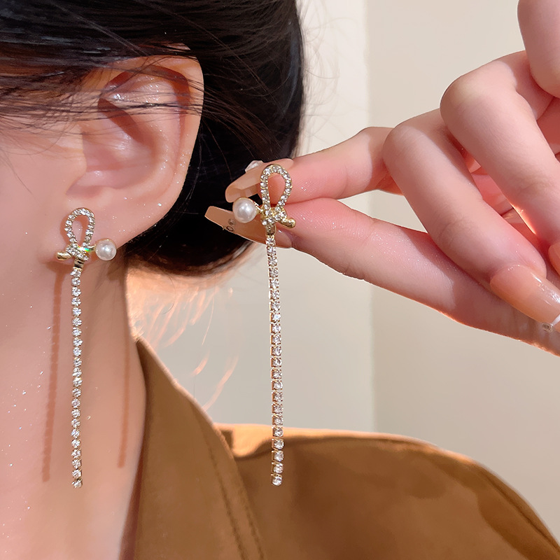 Exquisite micro-inlay bow tassel earrings for women, new design sense, popular pearl stud earrings, best-selling earrings full figure