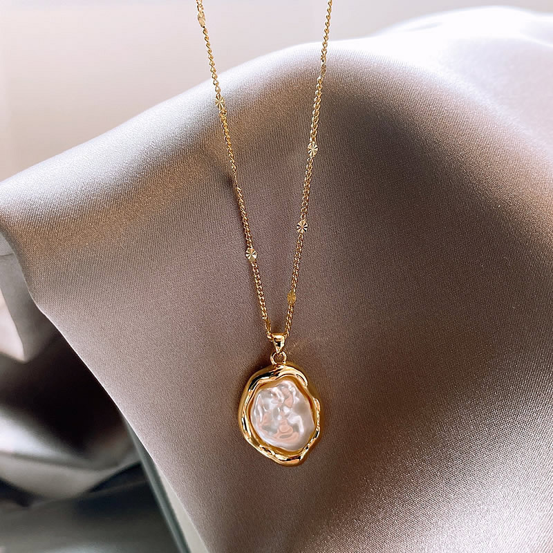 Irregular Baroque pearl necklace for women, 2024 new style, light luxury and niche collarbone chain pendant Application Scenario