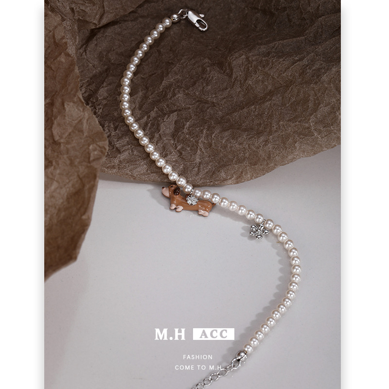 Sausage puppy pendant pearl necklace for women, light luxury, sweet and cool, niche design, high-end collarbone chain, seaside accessory Application Scenario