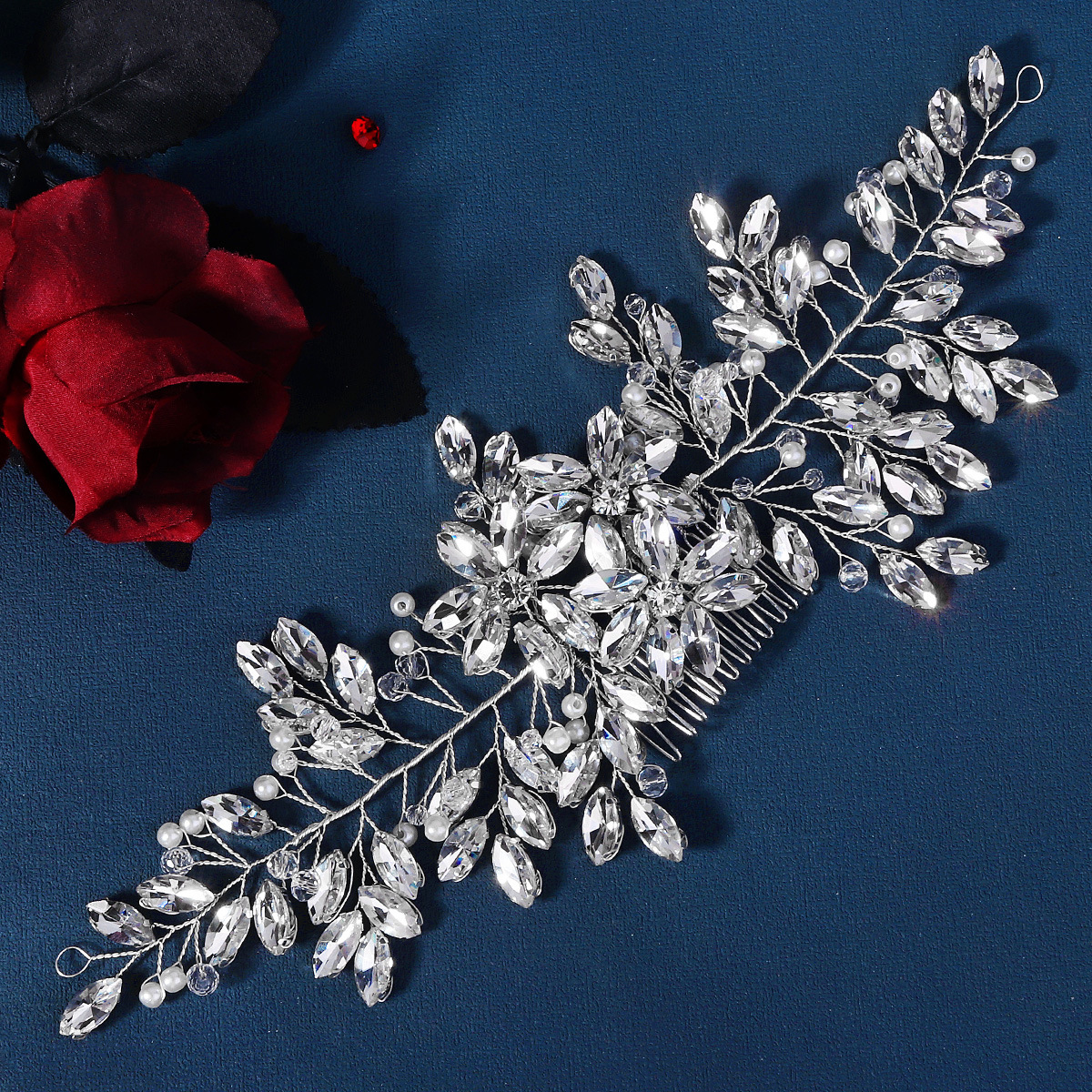 European and American retro hair accessories, hand-stitched combs for women, light luxury and elegant wedding dress accessories, horse's eye water diamond flower bridal hair combs Application Scenario